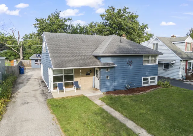 Photo 1 of Single family home for sale at 834 S Michigan Ave, Villa Park, IL 60181 | MLS# 12751118 | Listing updated on 2026-09-25