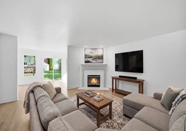 Photo 3 of Single family home for sale at 624 Holbrook Ave, Elburn, IL 60119 | MLS# 12751122 | Listing updated on 2026-10-21
