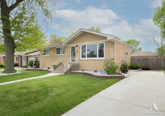Photo 1 of Single family home for sale at 15330 Ingleside Ave, South Holland, IL 60473 | MLS# 12751127 | Listing updated on 2026-09-09