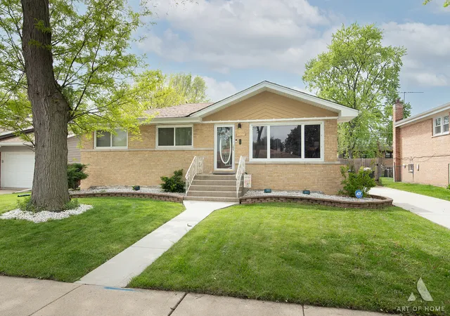 Photo 2 of Single family home for sale at 15330 Ingleside Ave, South Holland, IL 60473 | MLS# 12751127 | Listing updated on 2026-09-09