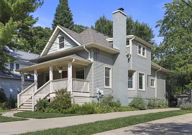 Photo 1 of Single family home for sale at 943 Forest Ave, Deerfield, IL 60015 | MLS# 12751143 | Listing updated on 2026-09-12