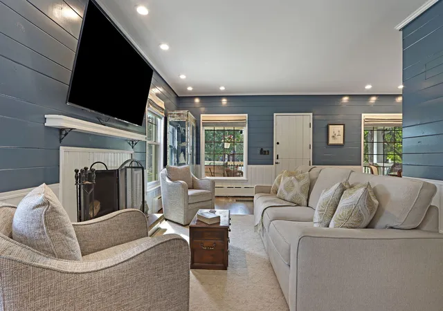 Photo 3 of Single family home for sale at 943 Forest Ave, Deerfield, IL 60015 | MLS# 12751143 | Listing updated on 2026-09-12