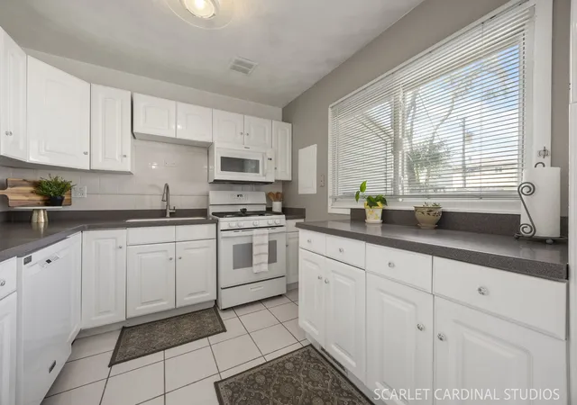 Photo 3 of Single family home for sale at 1691 Charles Dr, Glendale Heights, IL 60139 | MLS# 12751144 | Listing updated on 2026-09-17