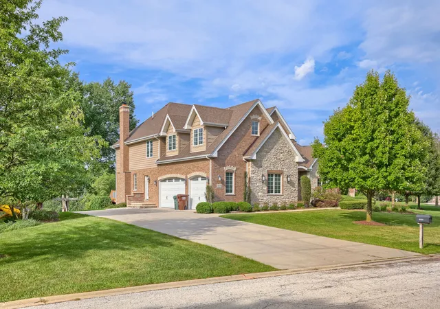 Photo 2 of Single family home for sale at 10594 Charmaine Dr, Frankfort, IL 60423 | MLS# 12751149 | Listing updated on 2026-09-30