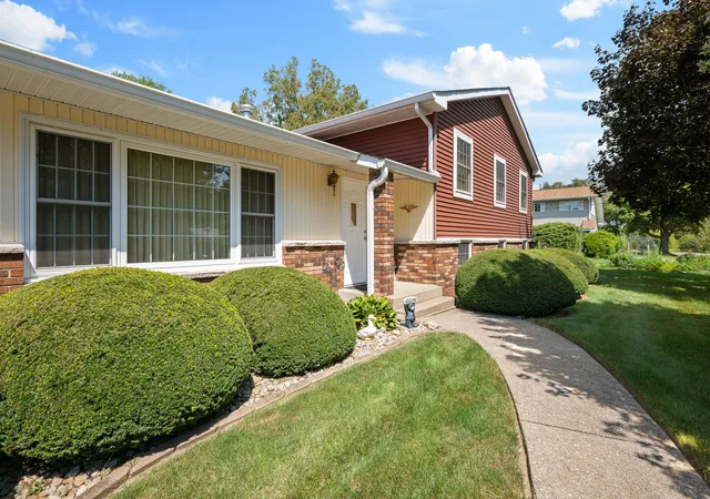 Photo 2 of Single family home for sale at 126 W 28th Avenue, Coal Valley, IL 61240 | MLS# 12751161 | Listing updated on 2026-09-14