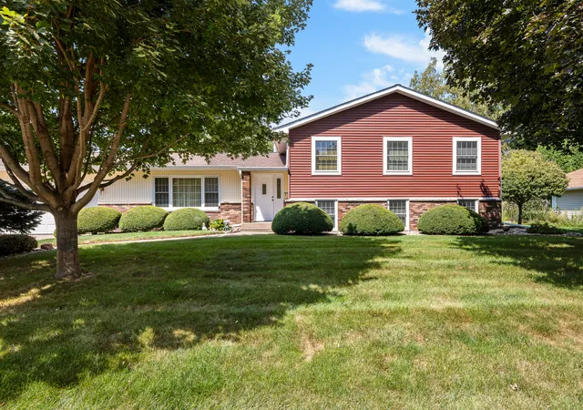 Photo 2 of Single family home for sale at 126 W 28th Avenue, Coal Valley, IL 61240 | MLS# 12751161 | Listing updated on 2026-09-14