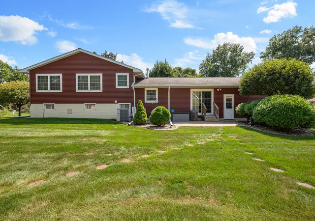 Photo 4 of Single family home for sale at 126 W 28th Avenue, Coal Valley, IL 61240 | MLS# 12751161 | Listing updated on 2026-09-14