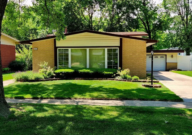 Single family home for sale at 834 N Rainbow Dr, Glenwood, IL 60425 | MLS# 12751194