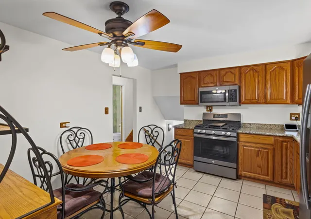 Photo 4 of Single family home for sale at 834 N Rainbow Dr, Glenwood, IL 60425 | MLS# 12751194 | Listing updated on 2026-09-20
