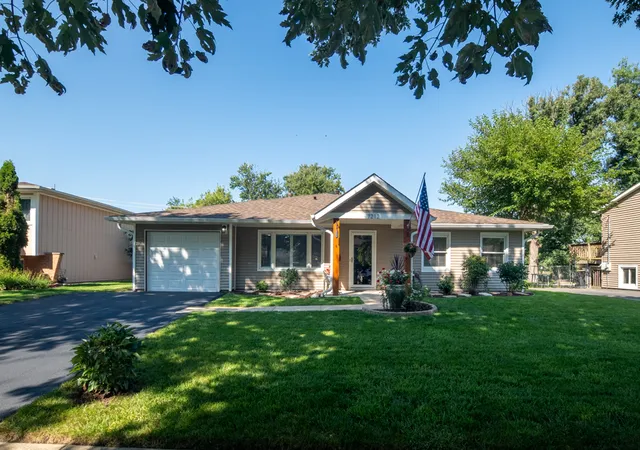 Photo 3 of Single family home for sale at 7212 Sprucewood Ave, Woodridge, IL 60517 | MLS# 12751205 | Listing updated on 2026-09-23