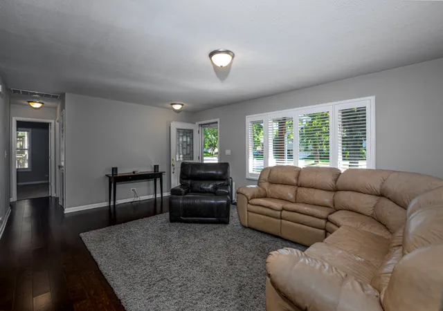 Photo 4 of Single family home for sale at 7212 Sprucewood Ave, Woodridge, IL 60517 | MLS# 12751205 | Listing updated on 2026-09-23