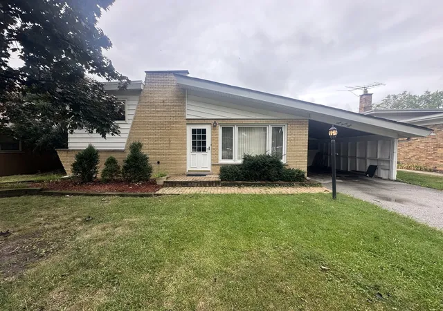 Photo 1 of Single family home for sale at 828 Warner Ave, Lemont, IL 60439 | MLS# 12751211 | Listing updated on 2026-09-12