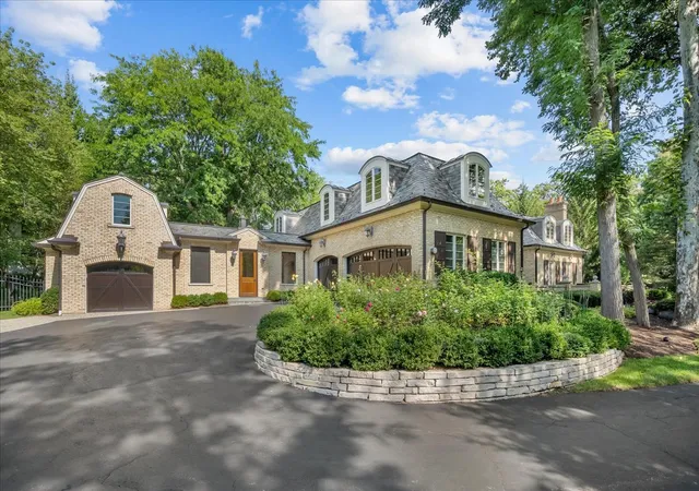 Photo 2 of Single family home for sale at 586 Spruce Ave, Lake Forest, IL 60045 | MLS# 12751221 | Listing updated on 2026-09-14