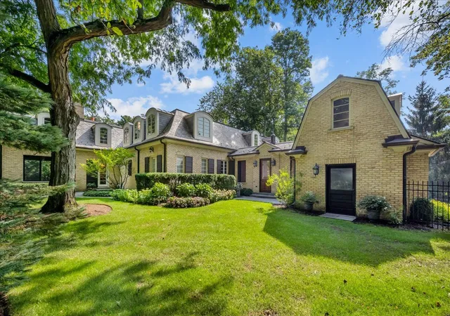 Photo 3 of Single family home for sale at 586 Spruce Ave, Lake Forest, IL 60045 | MLS# 12751221 | Listing updated on 2026-09-14
