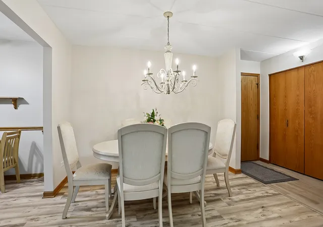 Listing Photo 5 - Condo for sale in building located at 11009 S Theresa Cir, Palos Hills, IL 60465 - Unit #2B