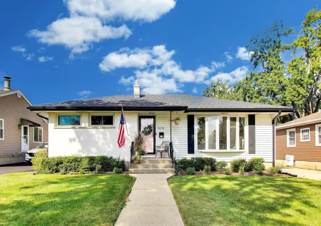 Photo 1 of Single family home for sale at 428 N Stewart Ave, Lombard, IL 60148 | MLS# 12751242 | Listing updated on 2026-09-14