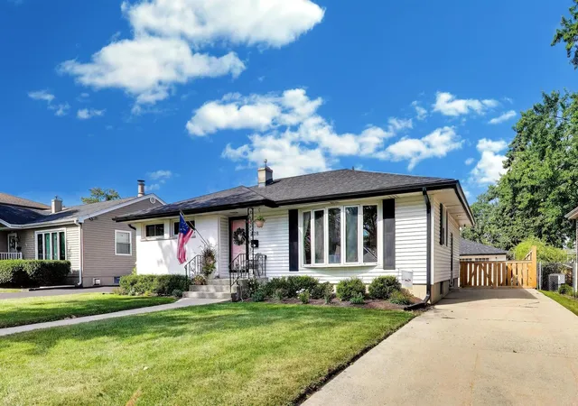 Photo 2 of Single family home for sale at 428 N Stewart Ave, Lombard, IL 60148 | MLS# 12751242 | Listing updated on 2026-09-14