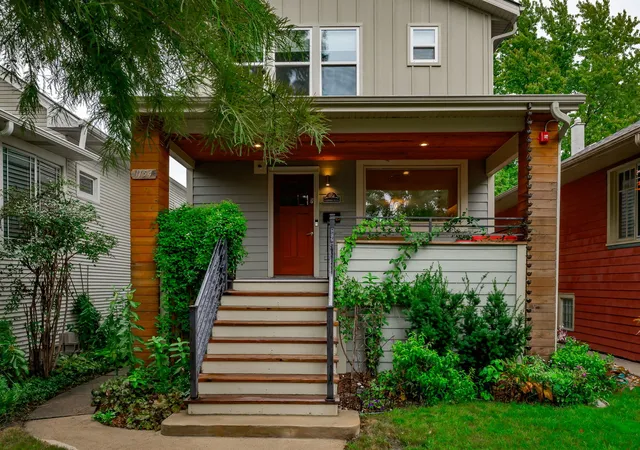 Photo 2 of Single family home for sale at 1154 S Elmwood Ave, Oak Park, IL 60304 | MLS# 12751247 | Listing updated on 2026-10-07