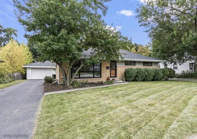 Photo 1 of Single family home for sale at 335 S Slusser St, Grayslake, IL 60030 | MLS# 12751249 | Listing updated on 2026-09-15