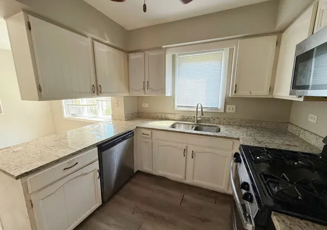 Photo 4 of Sale Pending at 6613 157th Street, Oak Forest, IL 60452 | MLS# 12751261 | Listing updated on 2026-09-30