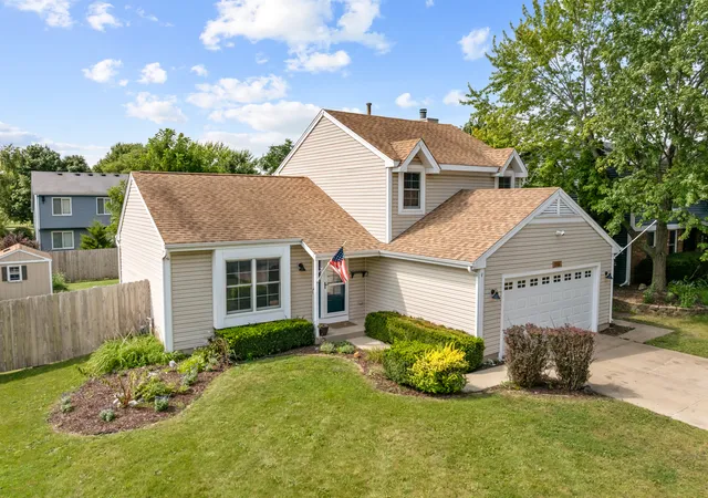 Photo 1 of Single family home for sale at 1102 Amberwood Dr, Crystal Lake, IL 60014 | MLS# 12751263 | Listing updated on 2026-10-01