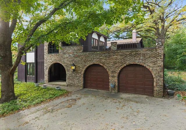 Photo 2 of Single family home for sale at 13n200 Wedgewood Dr, Elgin, IL 60124 | MLS# 12751267 | Listing updated on 2026-10-21