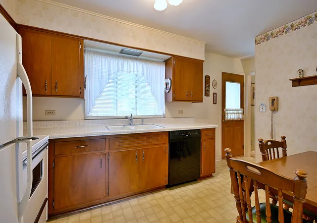 Photo 4 of Single family home for sale at 1308 Margret St, Des Plaines, IL 60018 | MLS# 12751268 | Listing updated on 2026-10-01