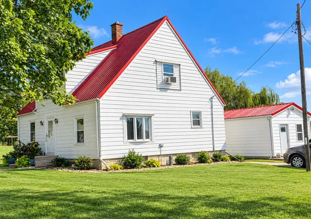 Photo 2 of Single family home for sale at 14335 Twin Grv Rd, Bloomington, IL 61705 | MLS# 12751282 | Listing updated on 2026-09-06