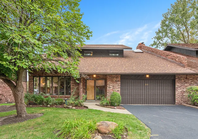 Photo 1 of Townhouse for sale at 31 Lucas Dr, Palos Hills, IL 60465 | MLS# 12751286 | Listing updated on 2026-10-05