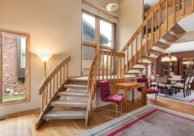 Photo 4 of Townhouse for sale at 31 Lucas Dr, Palos Hills, IL 60465 | MLS# 12751286 | Listing updated on 2026-10-05