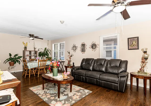 Photo 3 of Single family home for sale at 811 Glenwood Ave, Joliet, IL 60435 | MLS# 12751291 | Listing updated on 2026-09-07