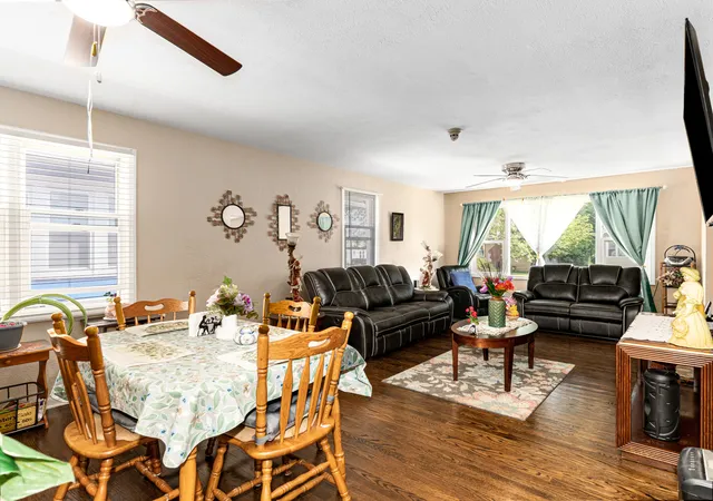 Photo 4 of Single family home for sale at 811 Glenwood Ave, Joliet, IL 60435 | MLS# 12751291 | Listing updated on 2026-09-07
