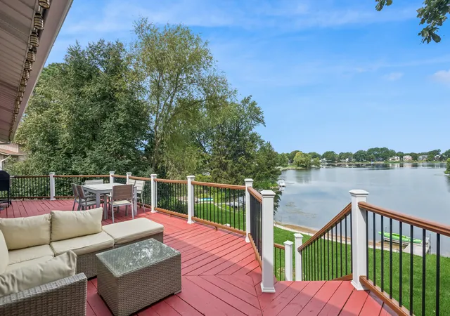 Photo 4 of Single family home for sale at 2202 Lake Shore Dr, Lindenhurst, IL 60046 | MLS# 12751317 | Listing updated on 2026-09-12