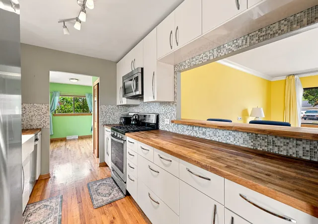 Photo 4 of Single family home for sale at 935 Anderson Ter, Des Plaines, IL 60016 | MLS# 12751319 | Listing updated on 2026-09-23