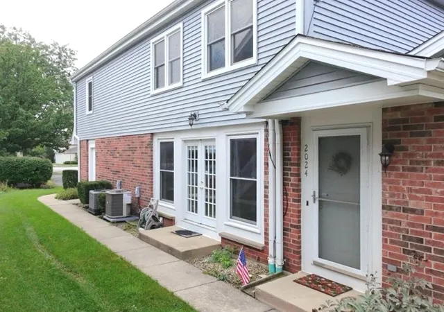 Photo 1 of Townhouse for sale at 2024 N Old Hicks Rd #B6, Palatine, IL 60074 | MLS# 12751326 | Listing updated on 2026-09-07