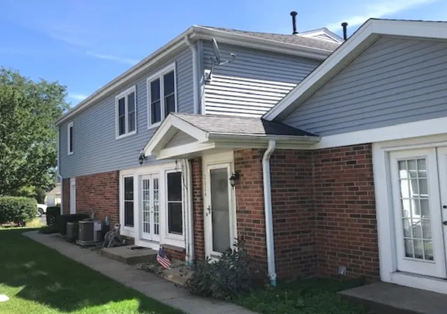 Photo 1 of Townhouse for sale at 2024 N Old Hicks Rd #B6, Palatine, IL 60074 | MLS# 12751326 | Listing updated on 2026-09-13