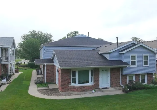 Photo 2 of Townhouse for sale at 2024 N Old Hicks Rd #B6, Palatine, IL 60074 | MLS# 12751326 | Listing updated on 2026-09-13