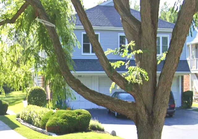 Photo 3 of Townhouse for sale at 2024 N Old Hicks Rd #B6, Palatine, IL 60074 | MLS# 12751326 | Listing updated on 2026-09-13