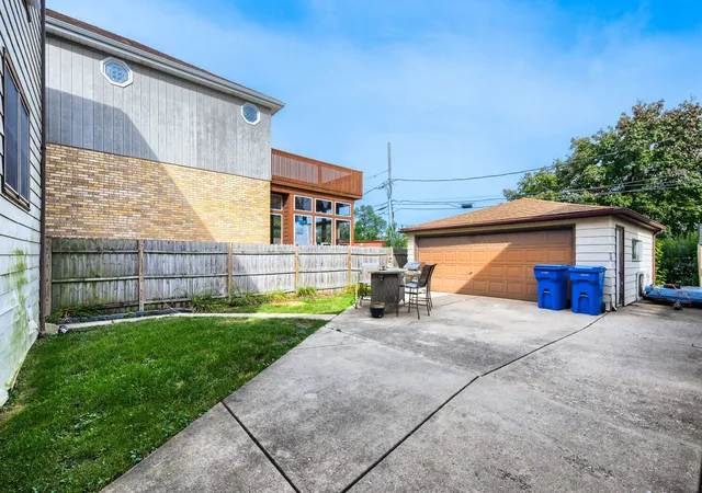 Listing Photo 2 - Condo for sale in building located at 3310 W 114th St, Chicago, IL 60655
