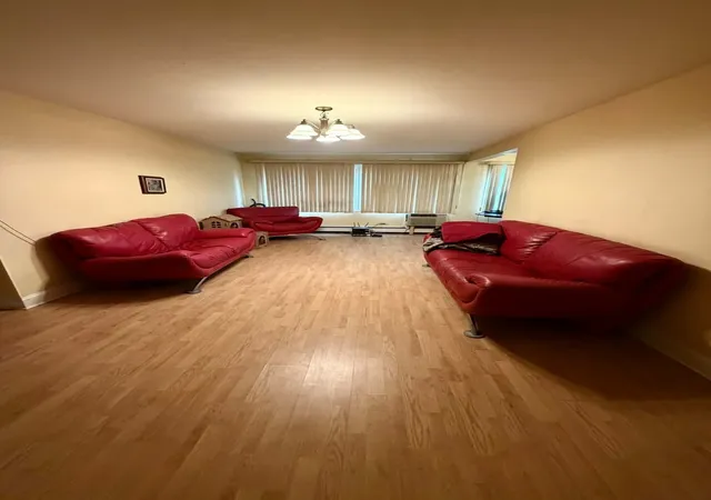 Listing Photo 4 - Condo for sale in building located at 916 E Old Willow Rd, Prospect Heights, IL 60070 - Unit #102