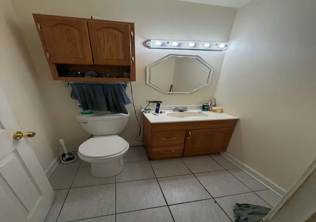 Listing Photo 5 - Condo for sale in building located at 916 E Old Willow Rd, Prospect Heights, IL 60070 - Unit #102