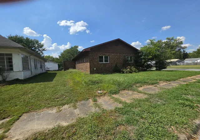 Photo 4 of Single family home for sale at 601 S Lincoln St, West Frankfort, IL 62896 | MLS# 12751335 | Listing updated on 2026-09-12