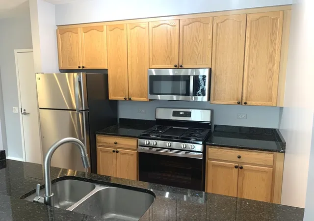 Photo 4 of Condo for sale at 330 N Jefferson St #2203, Chicago, IL 60661 | MLS# 12751341 | Listing updated on 2026-09-23