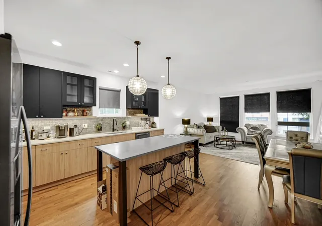 Listing Photo 5 - Condo for sale in building located at 4516 S Indiana Ave, Chicago, IL 60653 - Unit #2