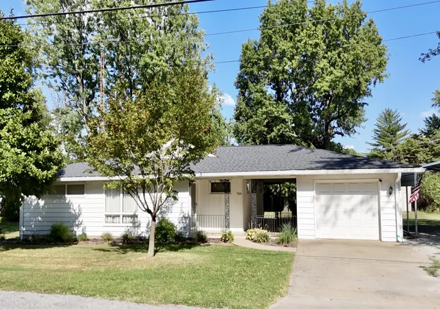 Photo 2 of Single family home for sale at 720 Sheridan Dr, Benton, IL 62812 | MLS# 12751354 | Listing updated on 2026-09-12