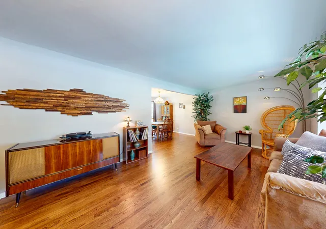 Photo 2 of Single family home for sale at 315 E Reseda Pkwy, Palatine, IL 60067 | MLS# 12751391 | Listing updated on 2026-09-19