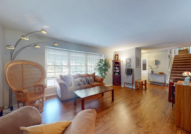 Photo 3 of Single family home for sale at 315 E Reseda Pkwy, Palatine, IL 60067 | MLS# 12751391 | Listing updated on 2026-09-19