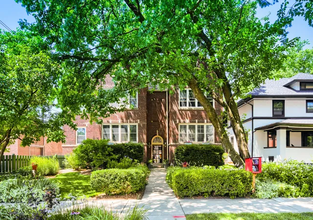 Photo 1 of Condo for sale at 433 S East Ave #2S, Oak Park, IL 60302 | MLS# 12751392 | Listing updated on 2026-10-06