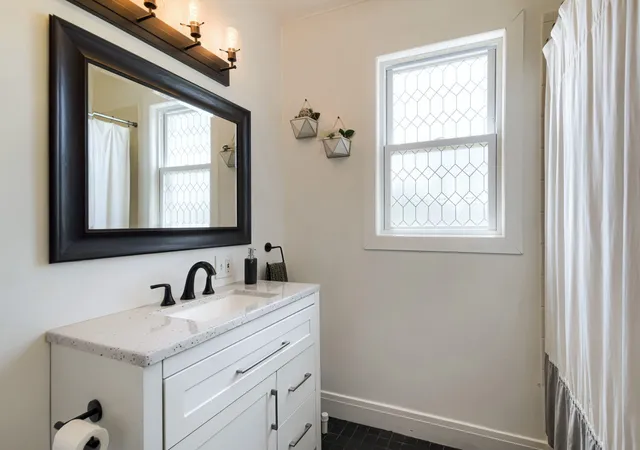 Photo 3 of Condo for sale at 433 S East Ave #2S, Oak Park, IL 60302 | MLS# 12751392 | Listing updated on 2026-10-06