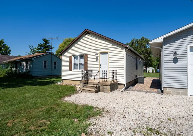 Photo 35 of Single family home for sale at 327 E John St, Forrest, IL 61741 | MLS# 12751393 | Listing updated on 2026-09-12
